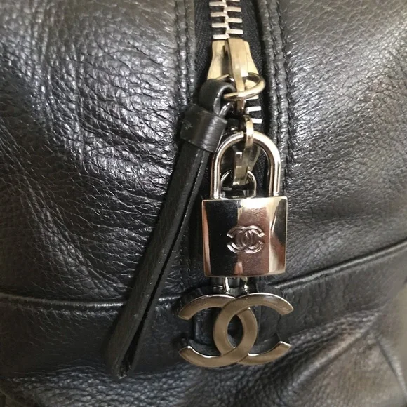 Chanel Deerskin Zipped Tote - Picture 13 of 15